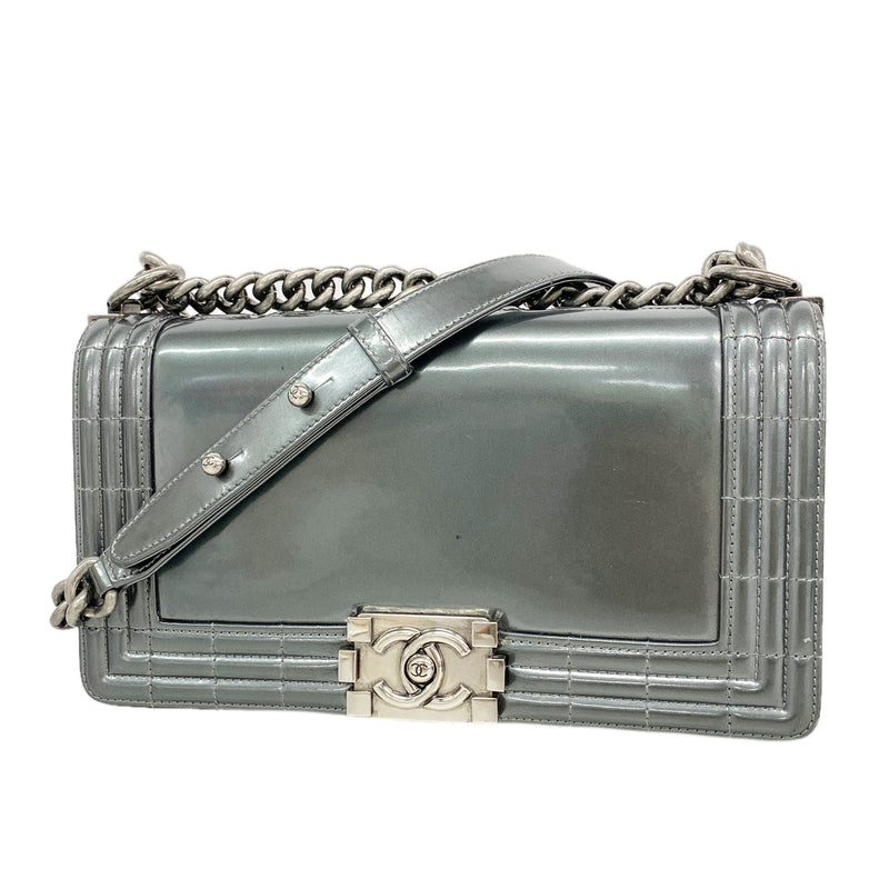 【6ic3049】シャネル ショルダーバッグ ボーイシャネル チェーンショルダー パテントレザー グレー シルバー金具【中古】レディース