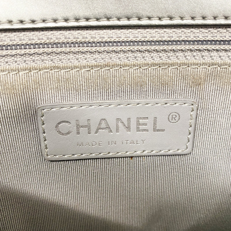 【6ic3049】シャネル ショルダーバッグ ボーイシャネル チェーンショルダー パテントレザー グレー シルバー金具【中古】レディース