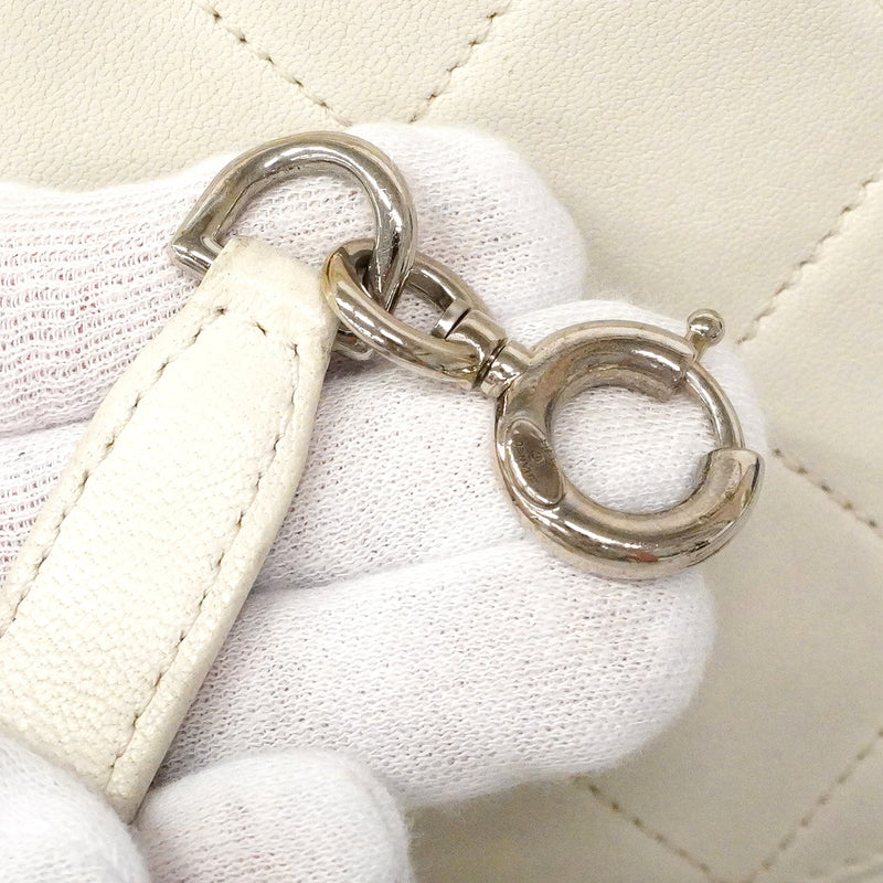 【6ic3086】シャネル ショルダーバッグ マトラッセ レザー ホワイト ゴールド/シルバー金具【中古】レディース