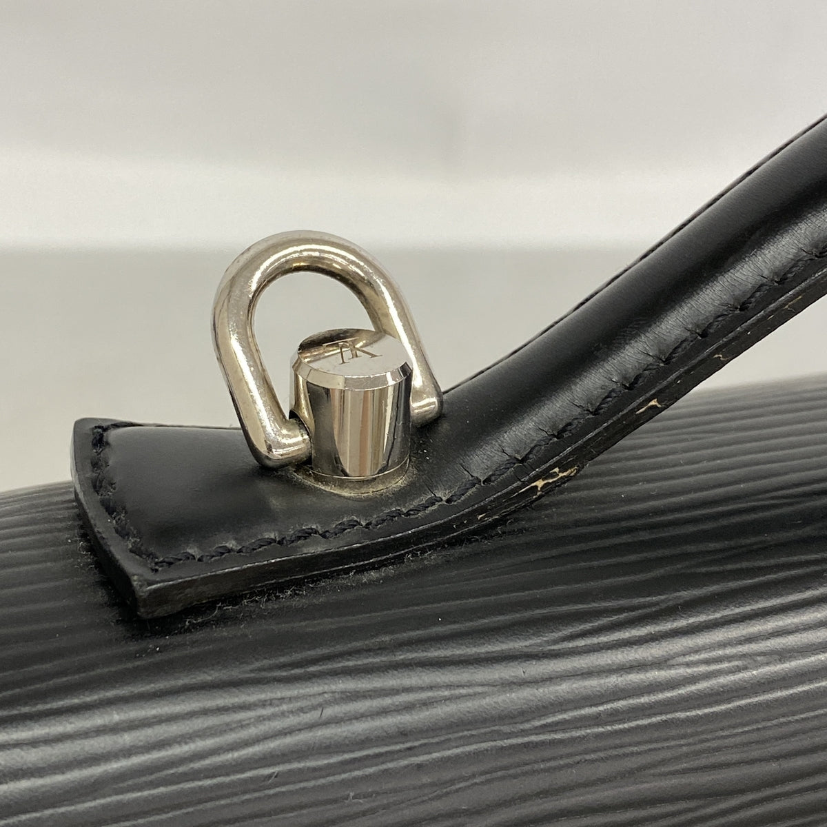 【6ic3138】ルイヴィトン ハンドバッグ エピ モンソー28 M52792 ノワール【中古】メンズ