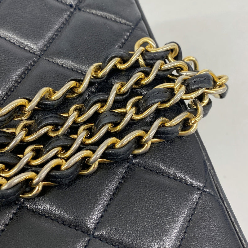 【6ic3241】シャネル ショルダーバッグ マトラッセ フリンジ付きチェーンショルダー ラムスキン ブラック ゴールド金具【中古】レディース