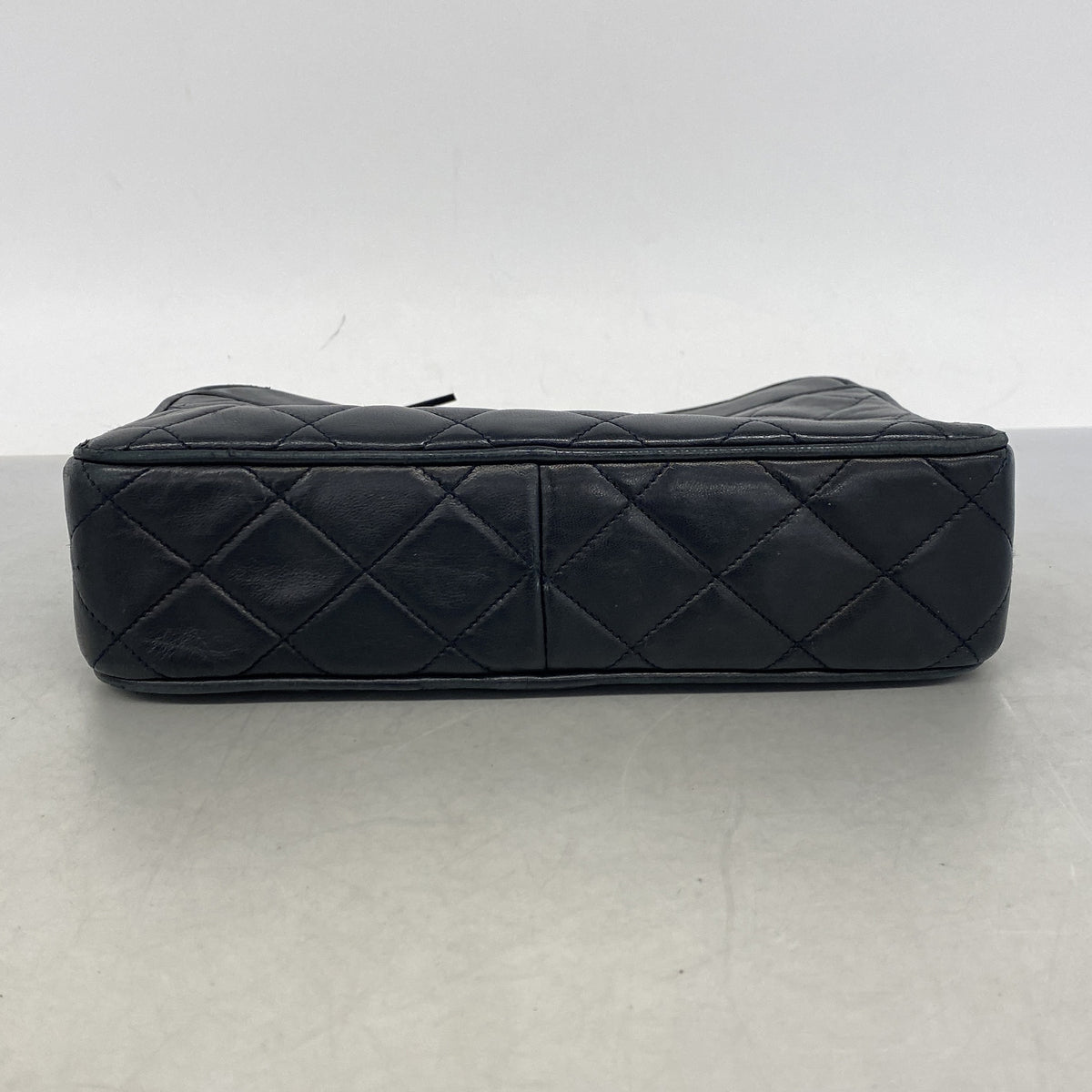 【6ic3241】シャネル ショルダーバッグ マトラッセ フリンジ付きチェーンショルダー ラムスキン ブラック ゴールド金具【中古】レディース
