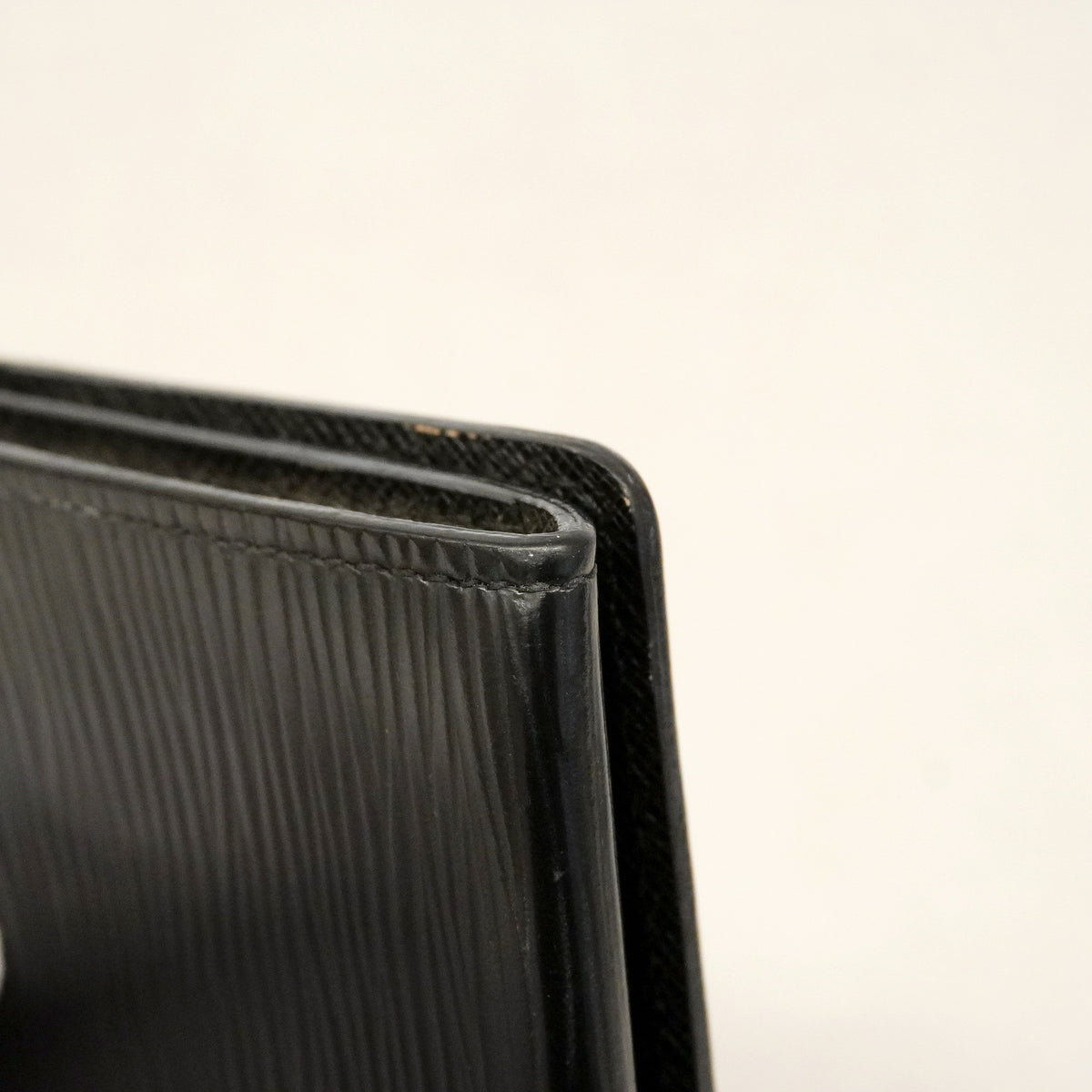 【6ic3264】ルイヴィトン カードケース エピ アンヴェロップカルトドゥヴィジット M56582 ノワール【中古】メンズ レディース ユニセックス