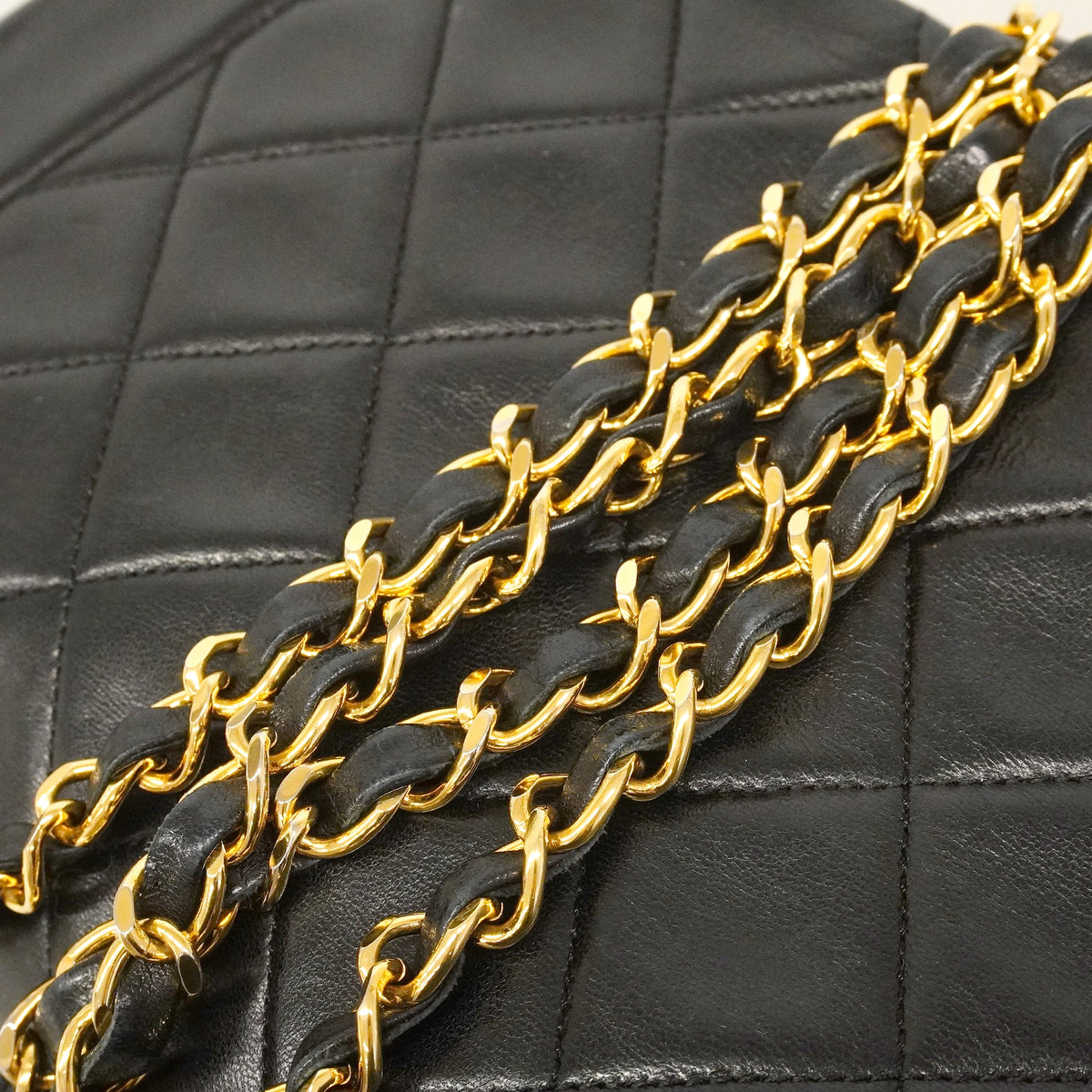 【6ic3281】シャネル ショルダーバッグ ダイアナ チェーンショルダー ラムスキン ブラック ゴールド金具【中古】レディース