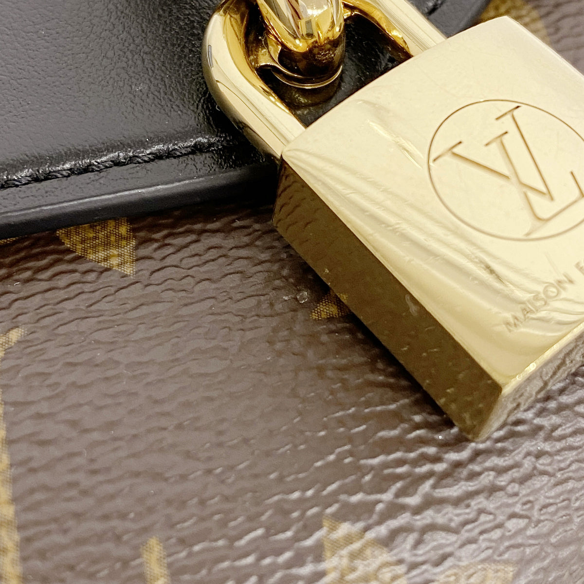 【6ic3292】ルイヴィトン ショルダーバッグ モノグラム パドロックオンストラップ M80559 ノワール【中古】レディース