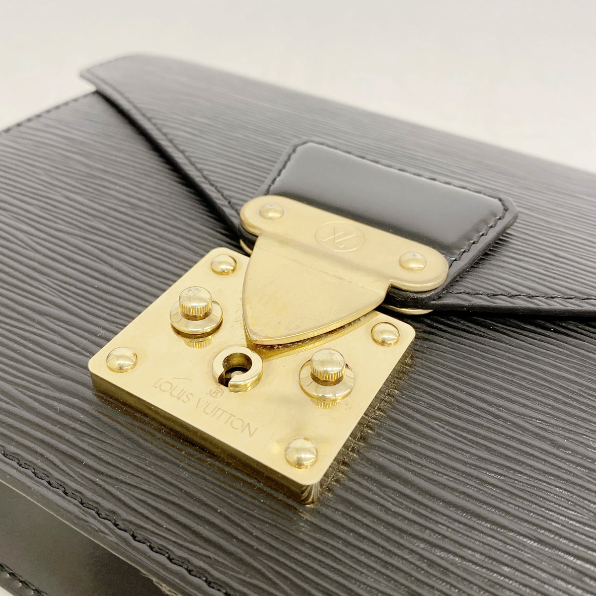 【6ic3297】ルイヴィトン クラッチバッグ エピ ポシェットセリエドラゴンヌ M52612 ノワール【中古】メンズ