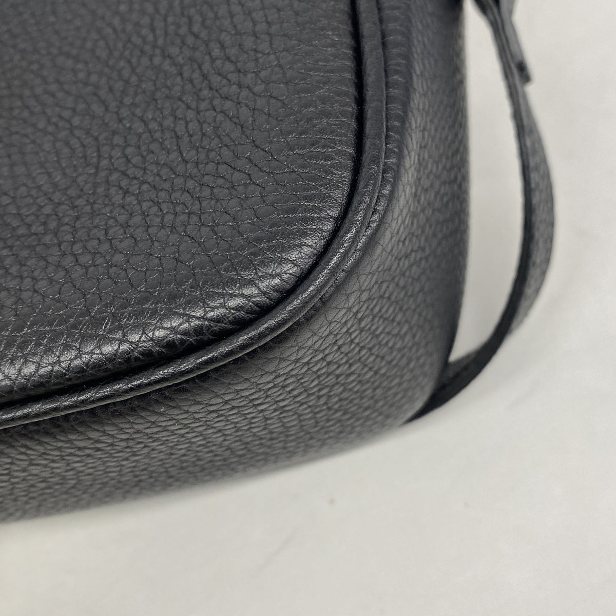 【6ic3300】グッチ ショルダーバッグ ソーホー 308364 レザー ブラック シャンパンゴールド金具【中古】レディース