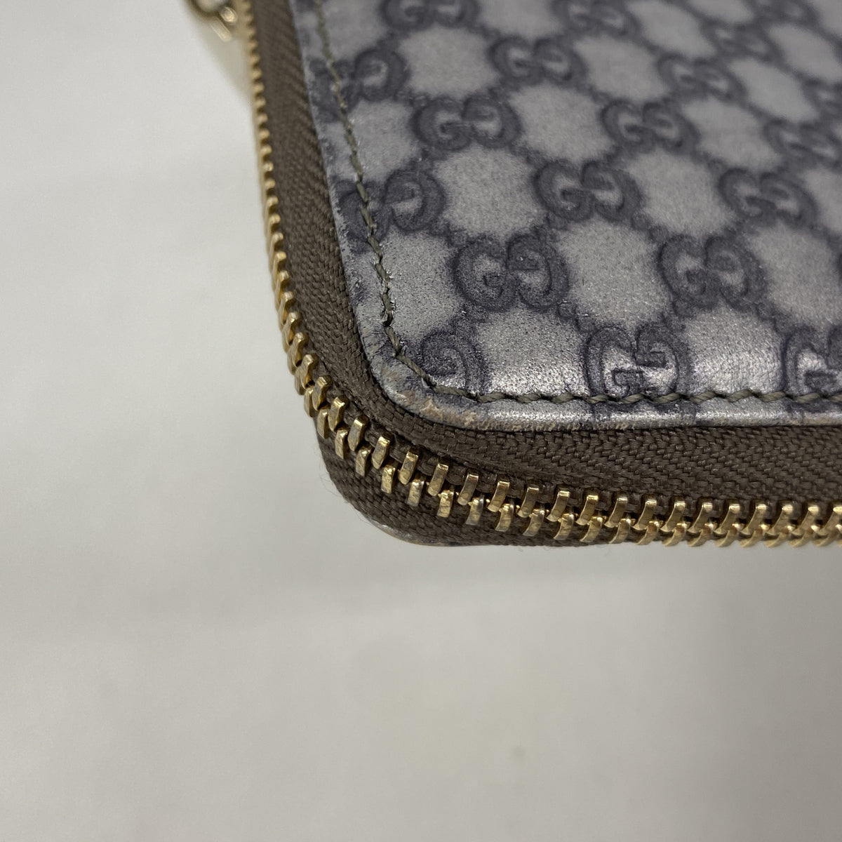 【6ic3326】グッチ 長財布 マイクログッチシマ 278566 レザー シルバー シャンパンゴールド金具【中古】レディース