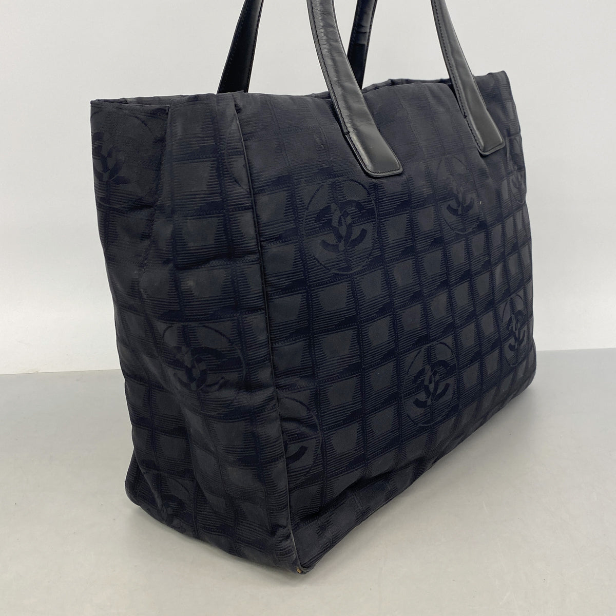【6ic3348】シャネル トートバッグ ニュートラベル ナイロン ブラック ゴールド金具【中古】レディース