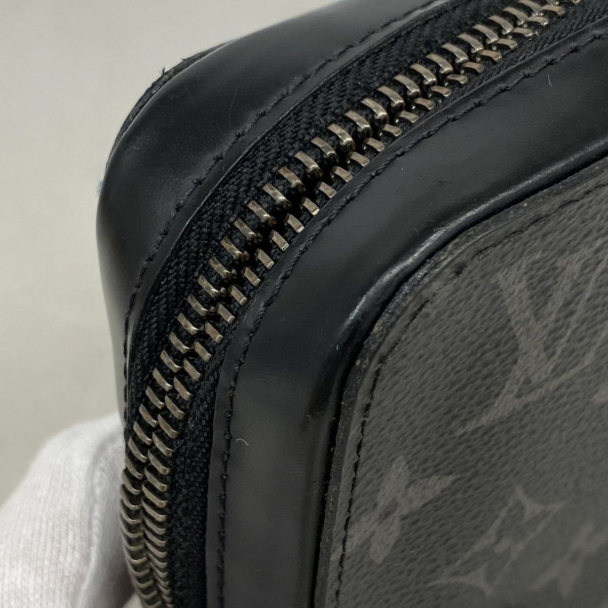 【6ic3385】ルイヴィトン 長財布 モノグラム・エクリプス ジッピーXL M61698 ブラック【中古】メンズ
