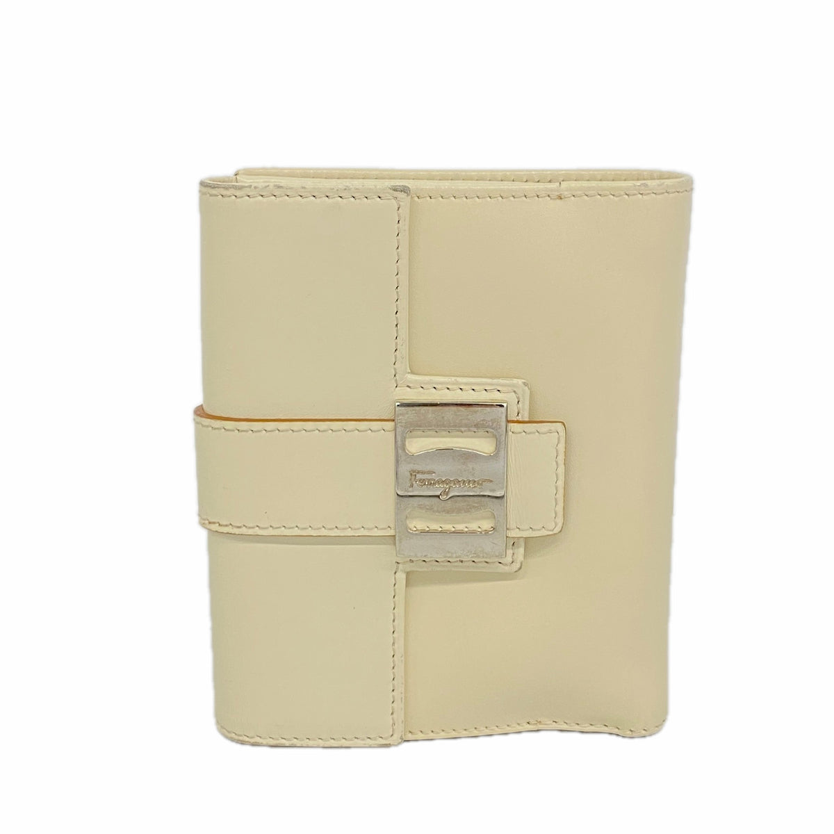 【6ic3396】サルヴァトーレフェラガモ 財布 ヴァラ レザー アイボリー シルバー金具【中古】レディース