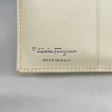 【6ic3396】サルヴァトーレフェラガモ 財布 ヴァラ レザー アイボリー シルバー金具【中古】レディース