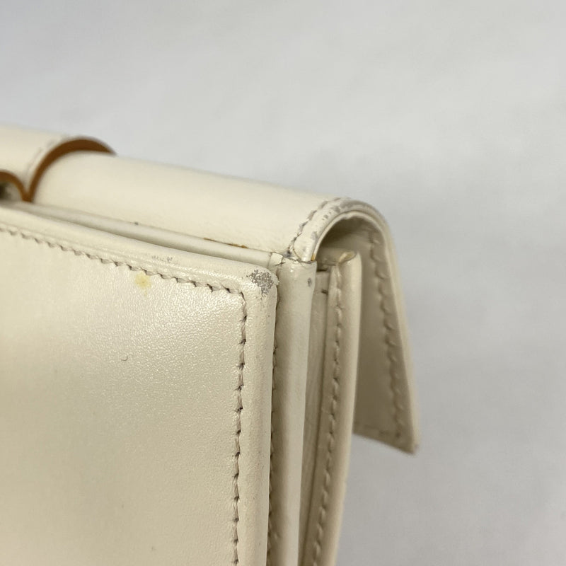 【6ic3396】サルヴァトーレフェラガモ 財布 ヴァラ レザー アイボリー シルバー金具【中古】レディース