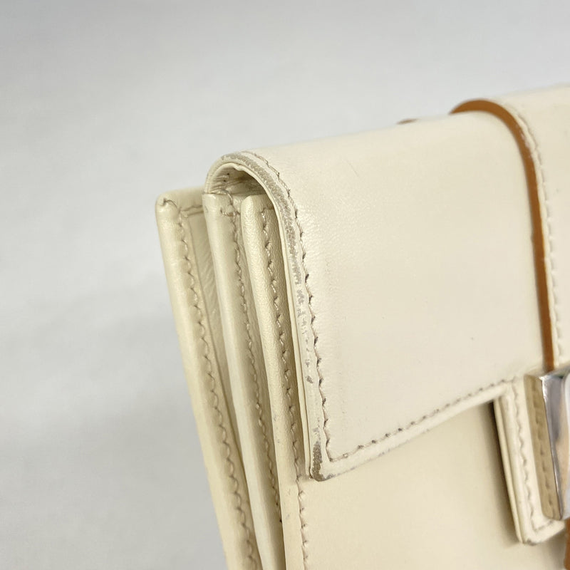 【6ic3396】サルヴァトーレフェラガモ 財布 ヴァラ レザー アイボリー シルバー金具【中古】レディース