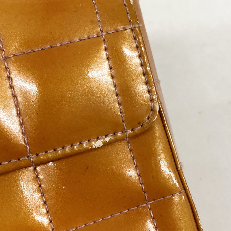 【6ic3534】シャネル ショルダーバッグ チョコバー チェーンショルダー パテントレザー オレンジ シルバー金具【中古】レディース