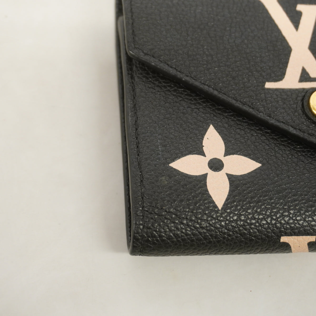 【6ic3590】ルイヴィトン 三つ折り財布 モノグラム・アンプラント バイカラー ポルトフォイユヴィクトリーヌ M80968 ブラック ベージュ【中古】レディース