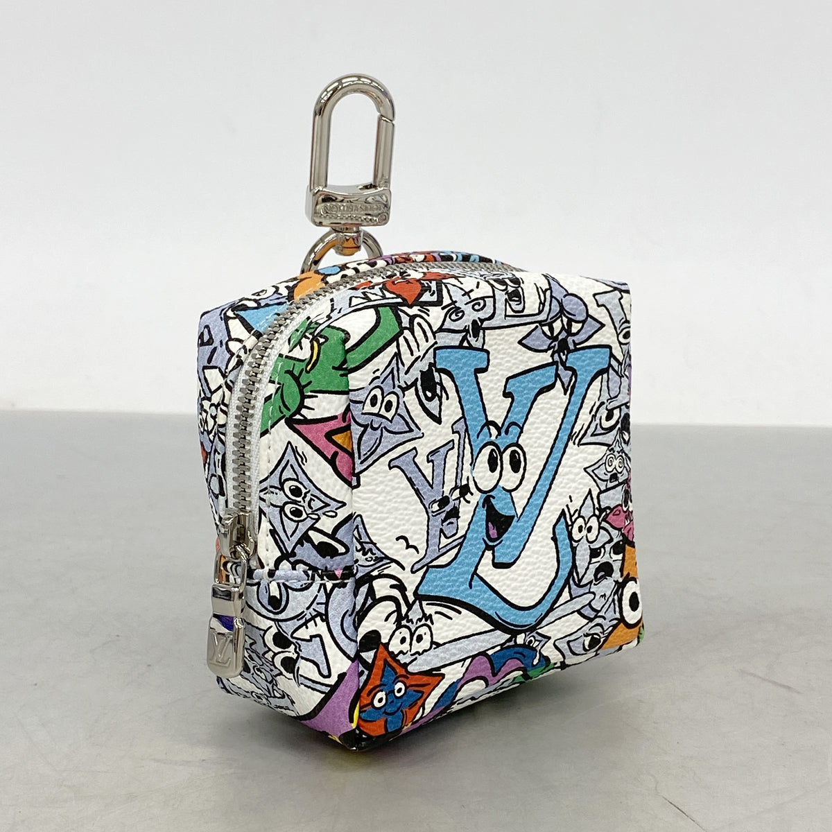 【6ic3720】ルイヴィトン キーホルダー・チャーム モノグラム・コミック ビジューサックスクエアードポーチ M01049 ホワイト マルチカラー【中古】メンズ レディース ユニセックス