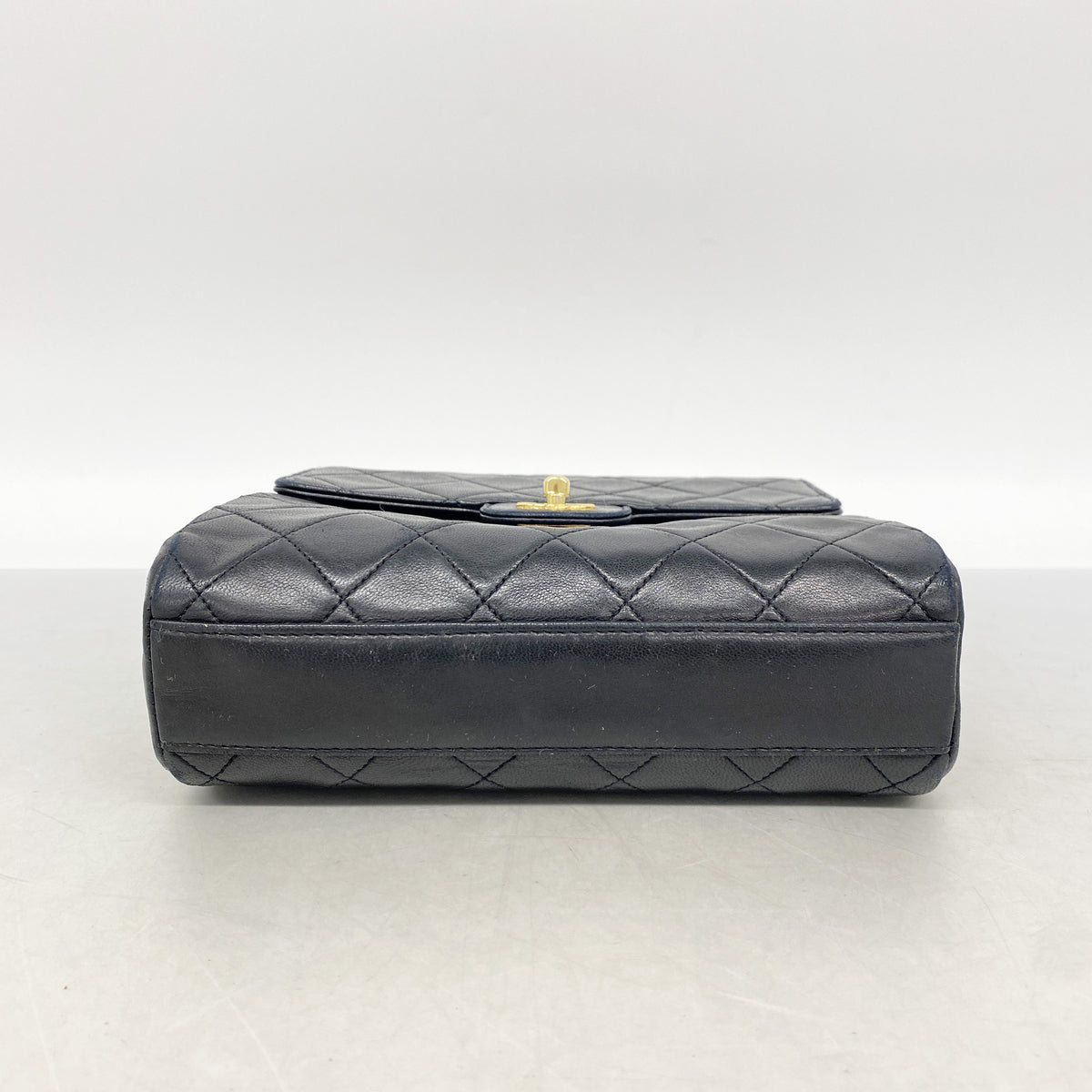 【6ic3821】シャネル ショルダーバッグ ミニマトラッセ チェーンショルダー ラムスキン ブラック ゴールド金具【中古】レディース