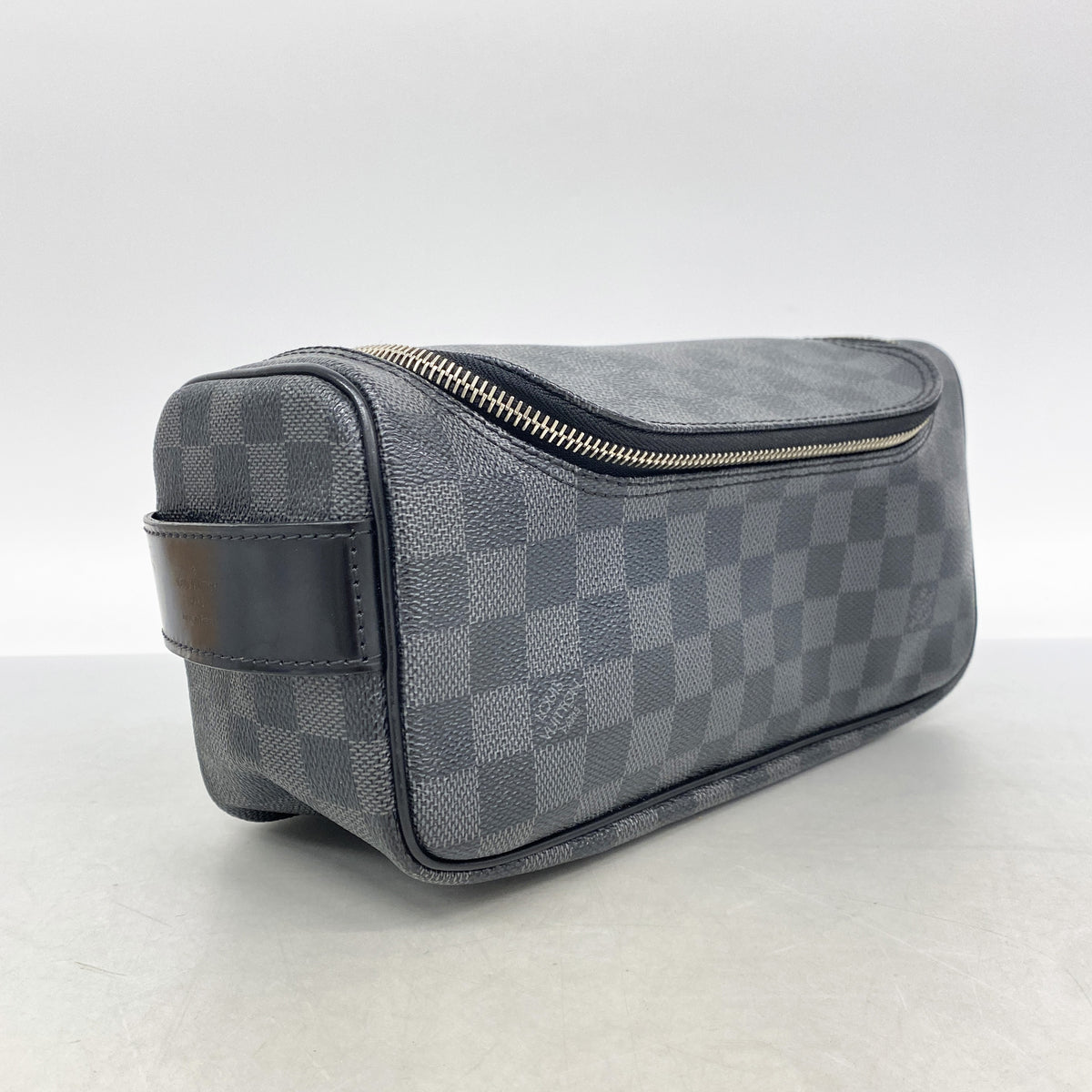 【6ic3844】ルイヴィトン ポーチ ダミエ・グラフィット トワレポーチ N47625 ブラック グレー【中古】メンズ