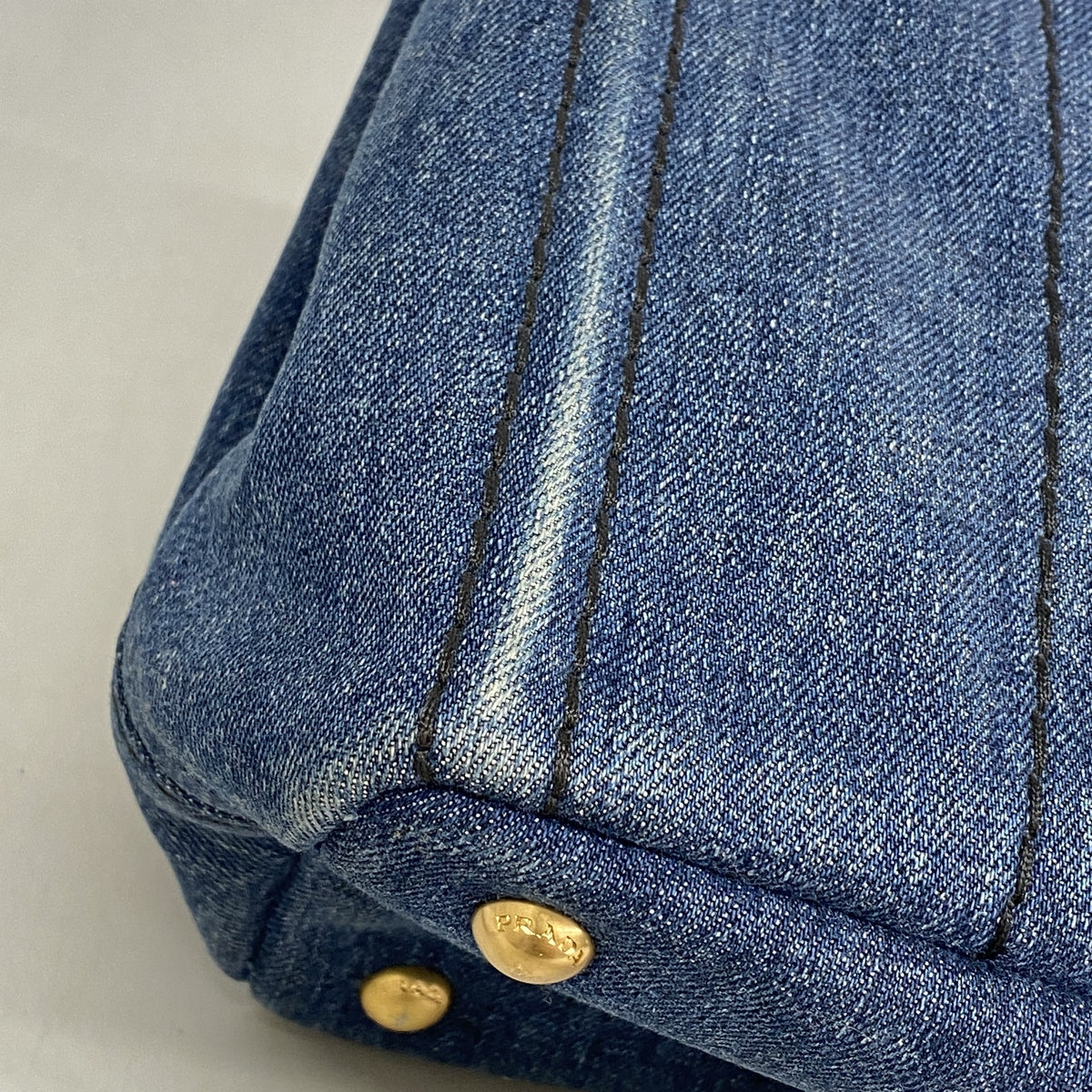 【6ic3900】プラダ ハンドバッグ カナパ デニム ネイビー ゴールド金具 2wayバッグ【中古】レディース