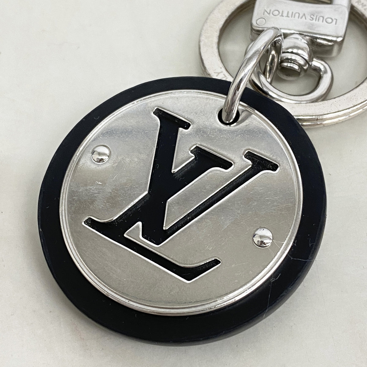 【6ic3944】ルイヴィトン キーホルダー・チャーム LVサークル M00741 シルバー ブラック【中古】メンズ