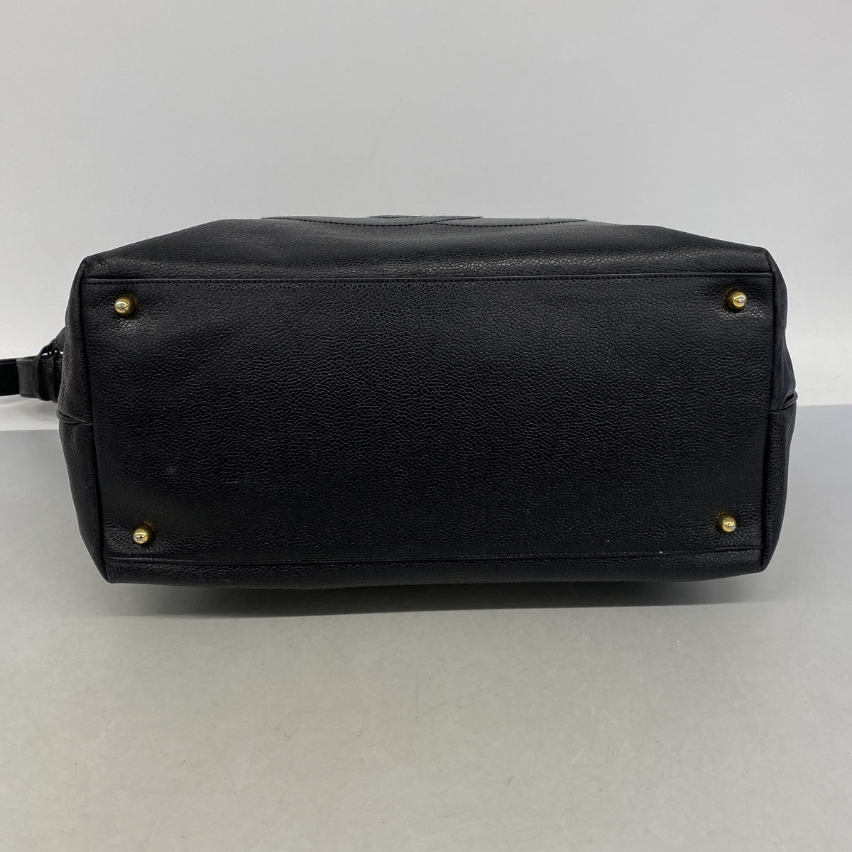 【6ic4358】シャネル ショルダーバッグ キャビアスキン ブラック ゴールド金具【中古】レディース