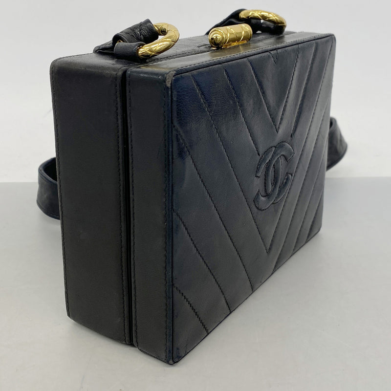 【6ic4359】シャネル ショルダーバッグ Vステッチ ラムスキン ブラック ゴールド金具【中古】レディース