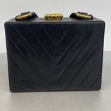 【6ic4359】シャネル ショルダーバッグ Vステッチ ラムスキン ブラック ゴールド金具【中古】レディース