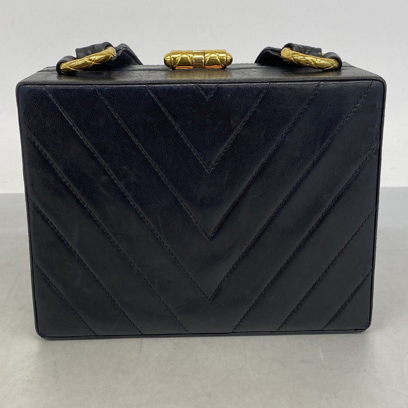 【6ic4359】シャネル ショルダーバッグ Vステッチ ラムスキン ブラック ゴールド金具【中古】レディース