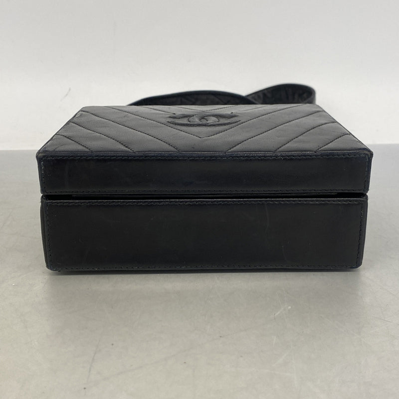 【6ic4359】シャネル ショルダーバッグ Vステッチ ラムスキン ブラック ゴールド金具【中古】レディース