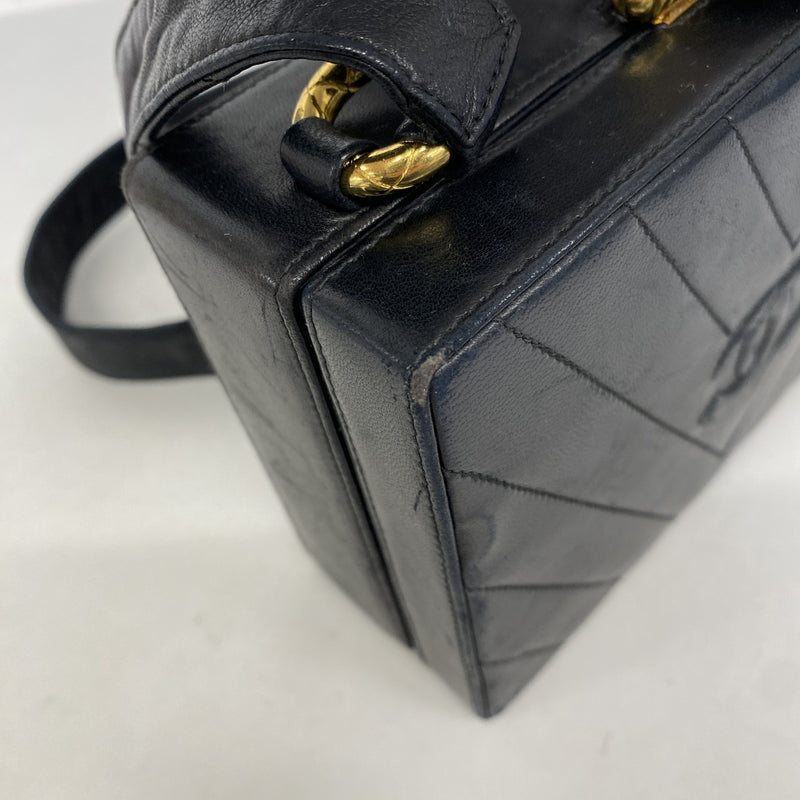 【6ic4359】シャネル ショルダーバッグ Vステッチ ラムスキン ブラック ゴールド金具【中古】レディース