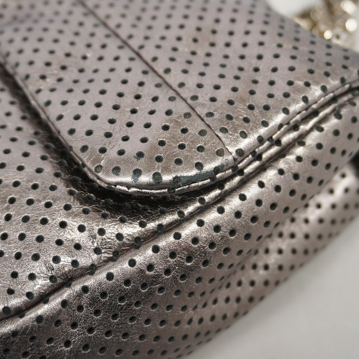 【6ic4571】シャネル ショルダーバッグ 2.55 Wチェーン パンチング レザー シルバー ゴールド/シルバー金具【中古】レディース