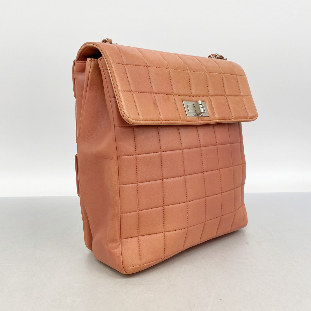 【6ib2248】シャネル ショルダーバッグ チョコバー チェーンショルダー ラムスキン コーラルピンク シルバー金具【中古】レディース