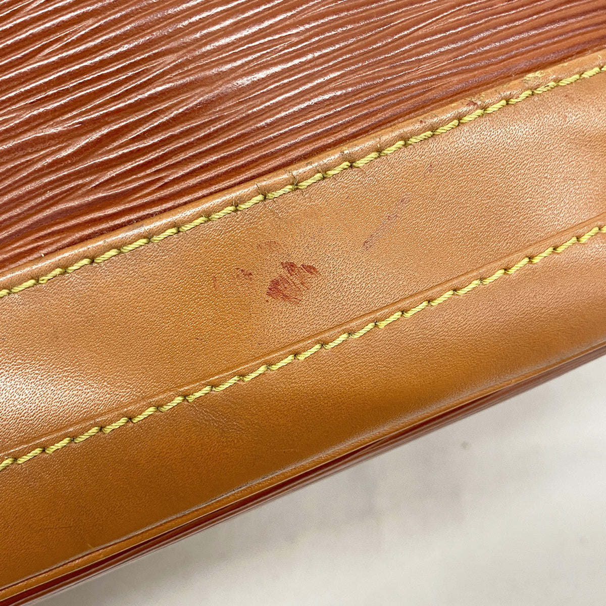 【6id4822】ルイヴィトン ショルダーバッグ エピ ノエ M44028 ジパングゴールド/ケニアブラウン【中古】レディース