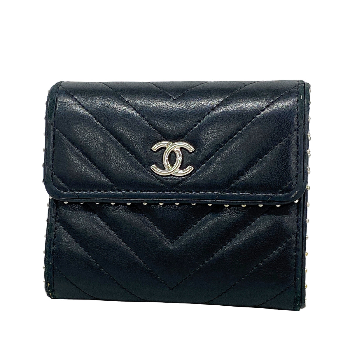 【6id4936】シャネル 三つ折り財布 Vステッチ ラムスキン ブラック シルバー金具【中古】レディース