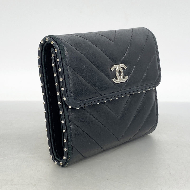 【6id4936】シャネル 三つ折り財布 Vステッチ ラムスキン ブラック シルバー金具【中古】レディース