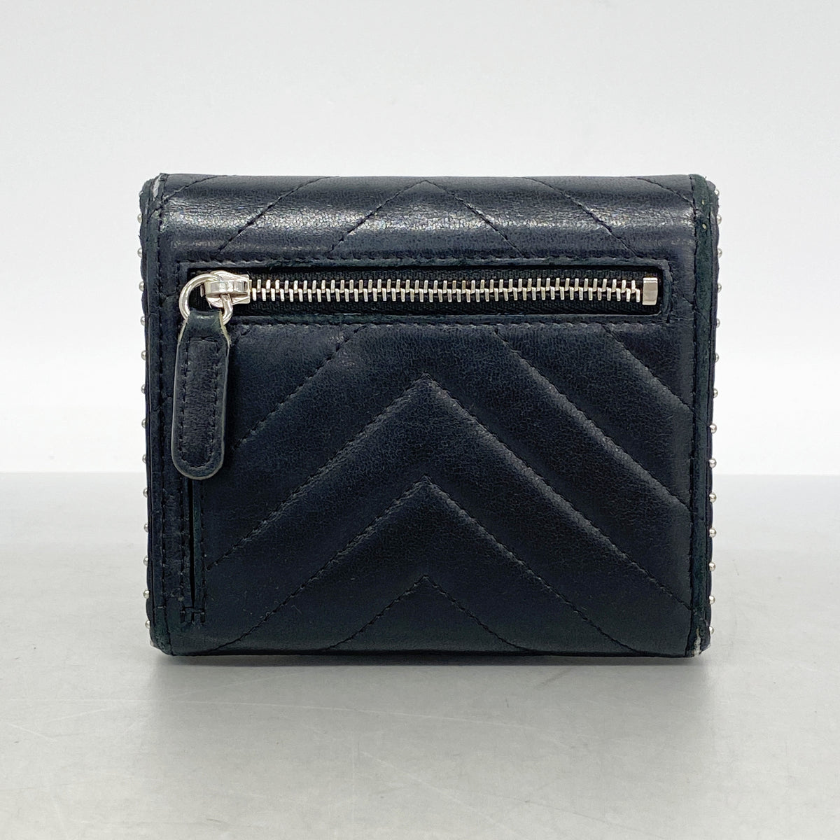 【6id4936】シャネル 三つ折り財布 Vステッチ ラムスキン ブラック シルバー金具【中古】レディース