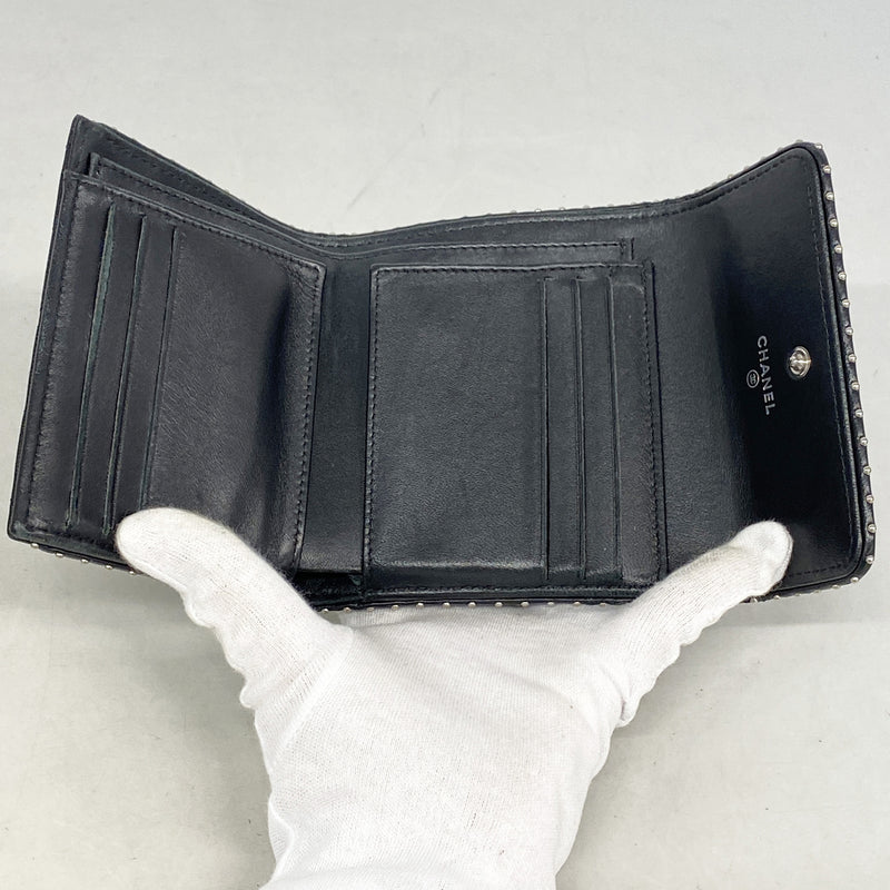【6id4936】シャネル 三つ折り財布 Vステッチ ラムスキン ブラック シルバー金具【中古】レディース