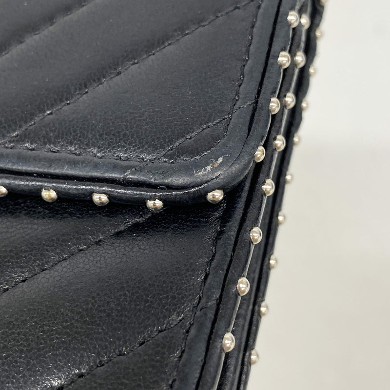 【6id4936】シャネル 三つ折り財布 Vステッチ ラムスキン ブラック シルバー金具【中古】レディース