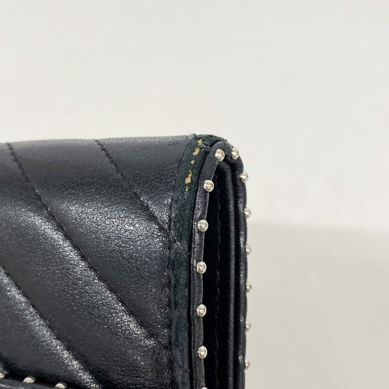 【6id4936】シャネル 三つ折り財布 Vステッチ ラムスキン ブラック シルバー金具【中古】レディース