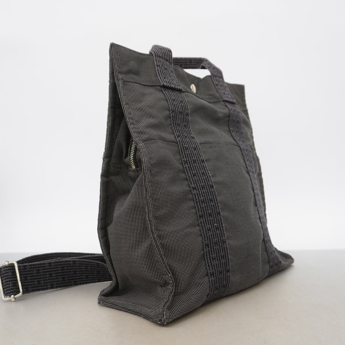 【6id4953】エルメス リュック・デイパック エールラインサックアドPM ナイロン グレー シルバー金具【中古】レディース