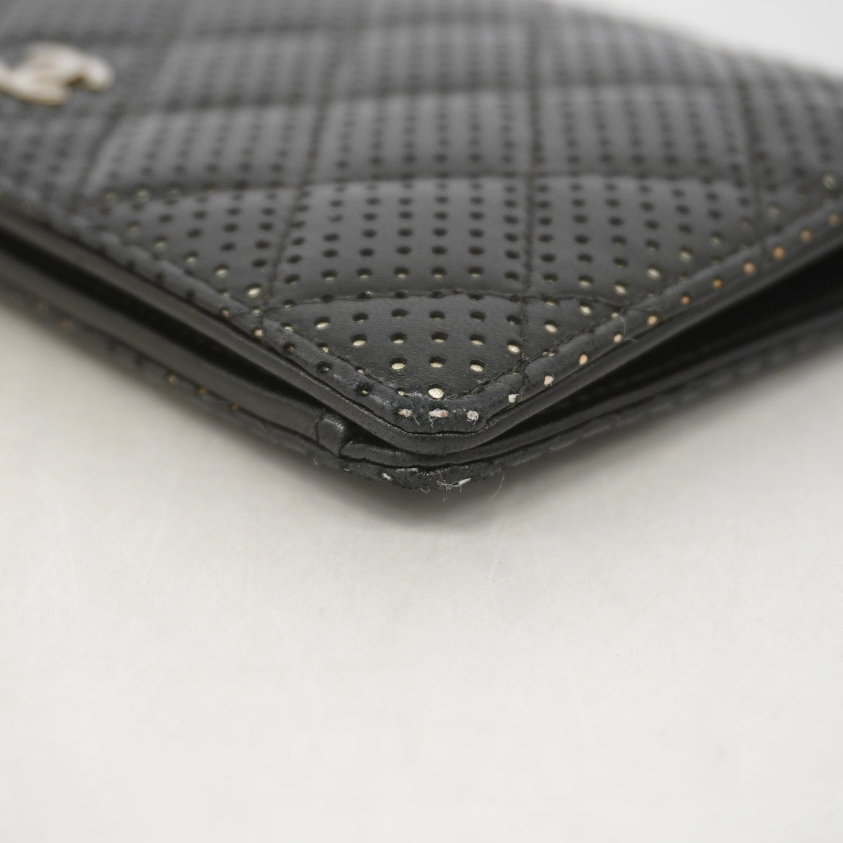 【6id4960】シャネル 長財布 マトラッセ パンチング レザー ブラック シルバー金具【中古】レディース