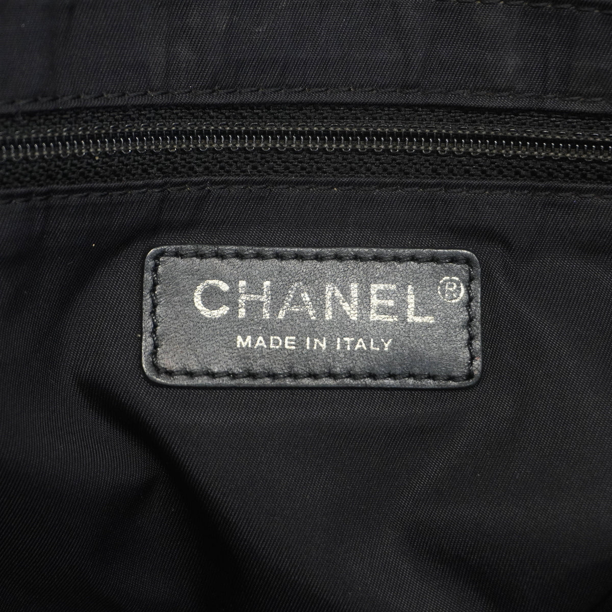 【6id5046】シャネル トートバッグ ニュートラベル ナイロン ブラック ゴールド金具【中古】レディース