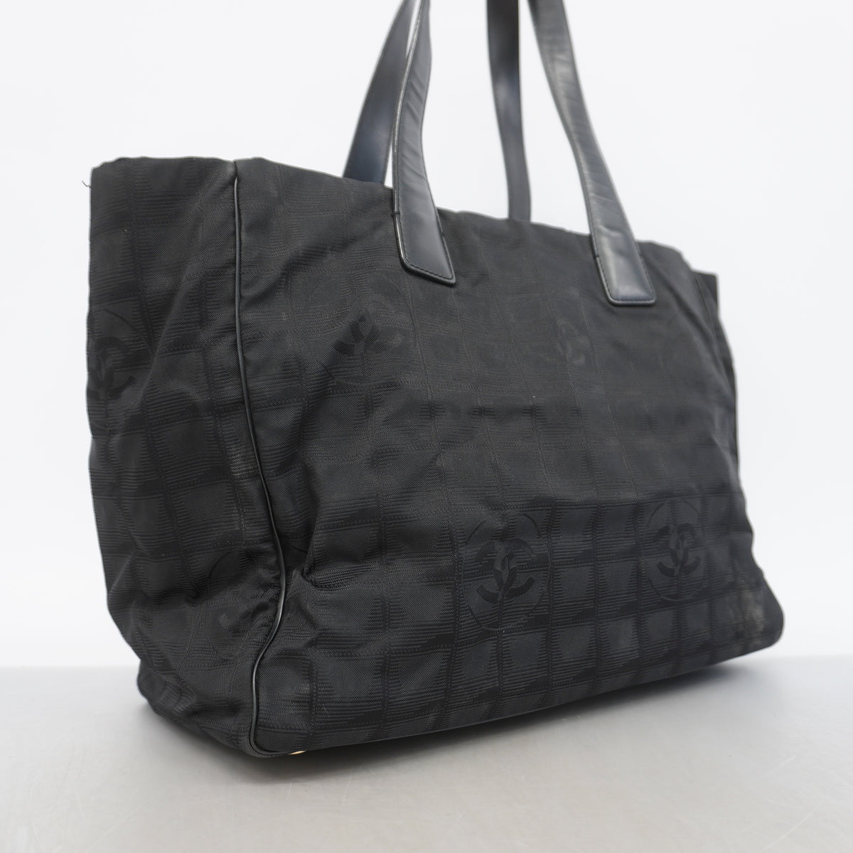 【6id5046】シャネル トートバッグ ニュートラベル ナイロン ブラック ゴールド金具【中古】レディース