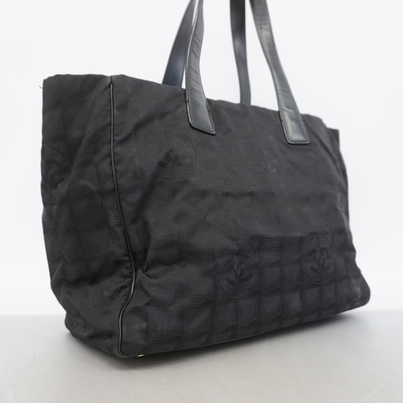 【6id5046】シャネル トートバッグ ニュートラベル ナイロン ブラック ゴールド金具【中古】レディース