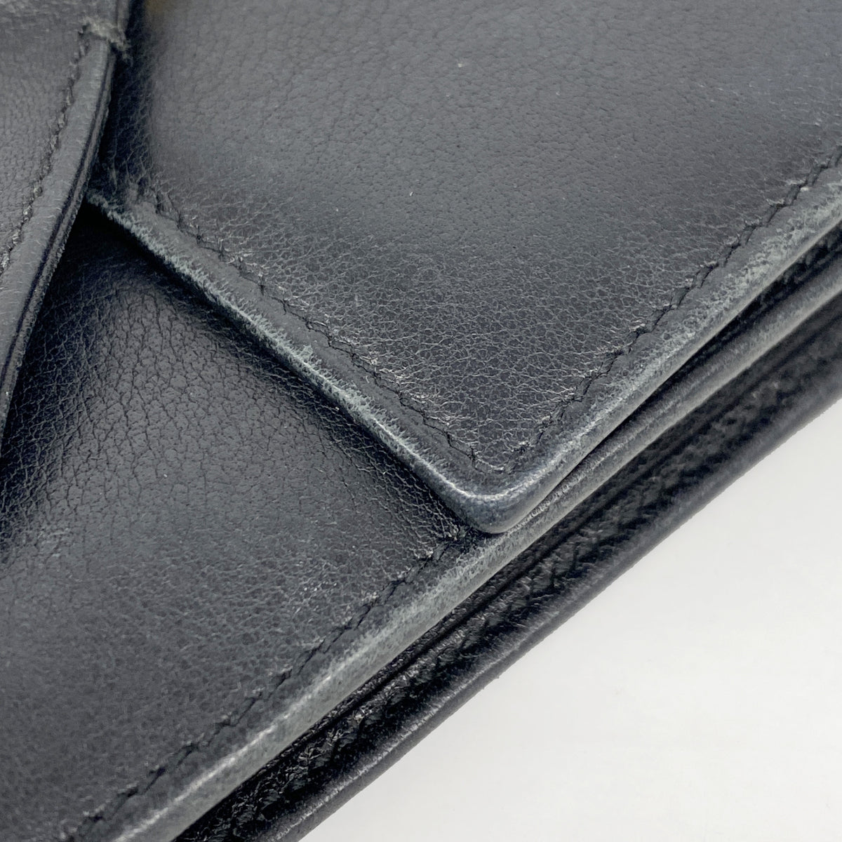 【6id5087】カルティエ 三つ折り財布 トリニティ レザー ブラック ゴールド/シルバー金具【中古】レディース