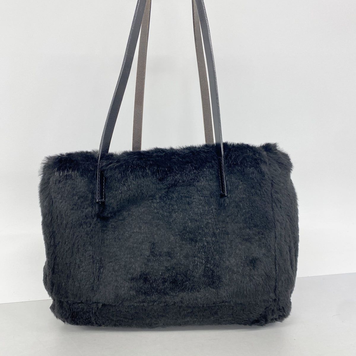 【6id5089】フェンディ ショルダーバッグ ファー ブラック シルバー金具【中古】レディース