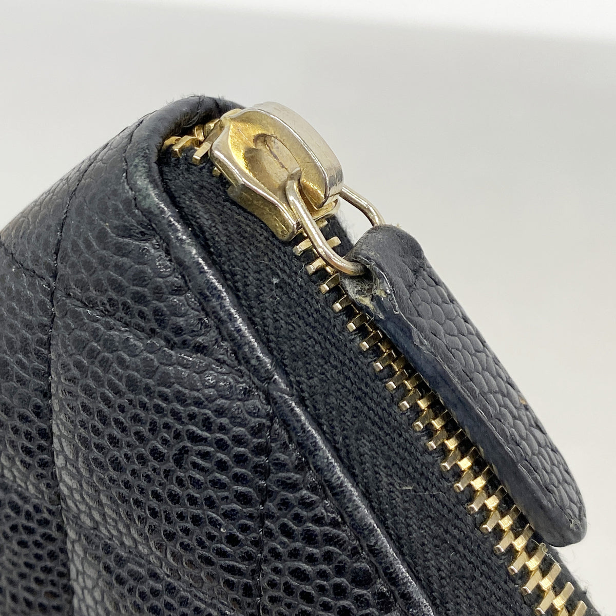 【6id5107】シャネル 長財布 マトラッセ キャビアスキン ブラック ゴールド金具【中古】レディース