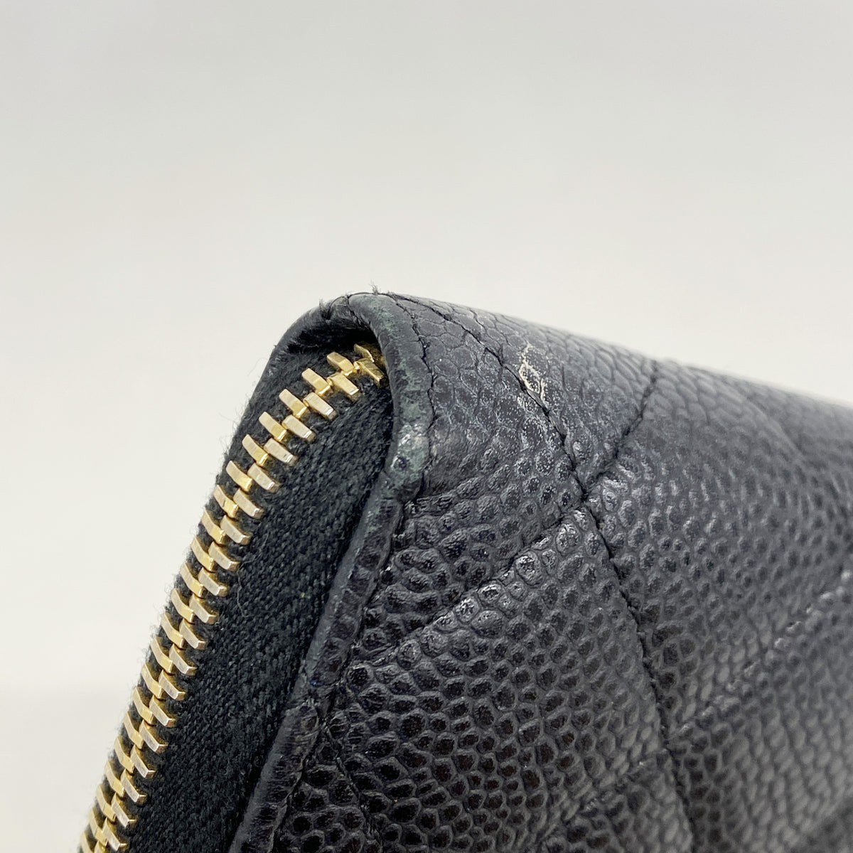 【6id5107】シャネル 長財布 マトラッセ キャビアスキン ブラック ゴールド金具【中古】レディース