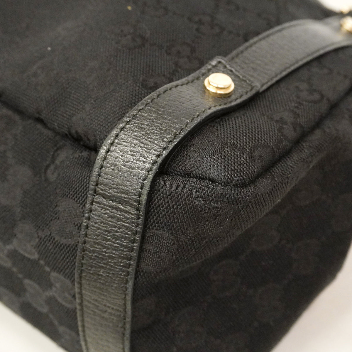 【6id5185】グッチ ショルダーバッグ GGキャンバス 130736 キャンバス ブラック シャンパンゴールド金具【中古】レディース